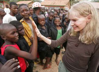 La actriz estadounidense Mia Farrow ha comenzado este sábado una gira de una semana de duración auspiciada por Naciones Unidas (ONU) por la República Centroafricana para pedir más atención y ayuda para las víctimas de una de las crisis olvidadas del mundo.