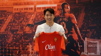 Kang-in Lee en su presentación con el Mallorca.