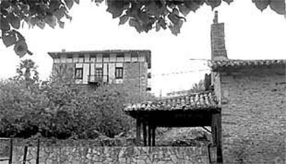 Una vista de la ermita de Santa Ana en Zalla.