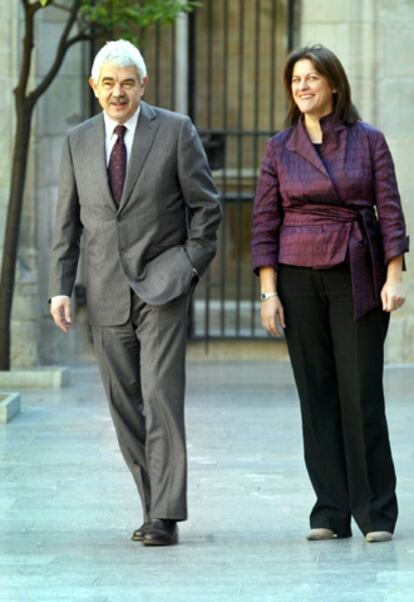 Pasqual Maragall y la ministra de Vivienda, María Antonia Trujillo, en el Palau de la Generalitat.