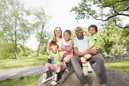 "Esta foto de una familia en un parque me recuerda a las increíbles imágenes de wearethe15percent.com [colección de retratos de familias multiraciales inspirada por Cheerios]. ¡Preciosa!", Michaela Schwing, de Getty Images.