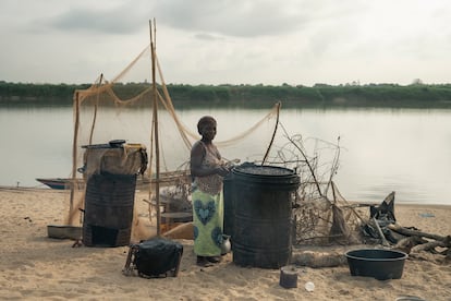 The women are usually in charge of cleaning the catch, drying and smoking it so that it can be preserved and sold in nearby markets.