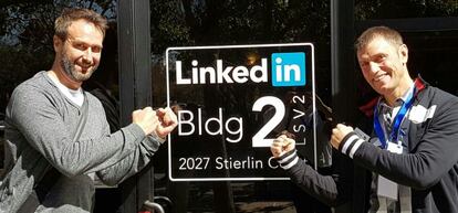 Los fundadores de beBee, Juan Imaz y Javier Cámara, en la sede de Linkedin en Silicon Valley.