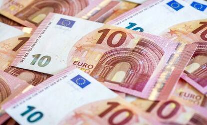 Vista de billetes de diez euros. 