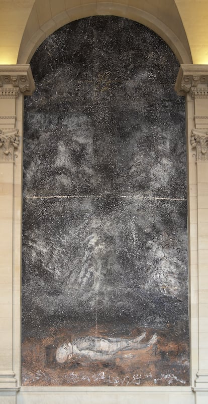 'Athanor', de Anselm Kiefer, en una de las escaleras de la sección de arte egipcio del Museo del Louvre.