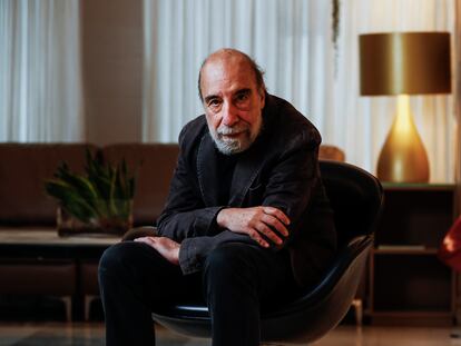 El poeta chileno Raúl Zurita, en el hotel preciados de Madrid