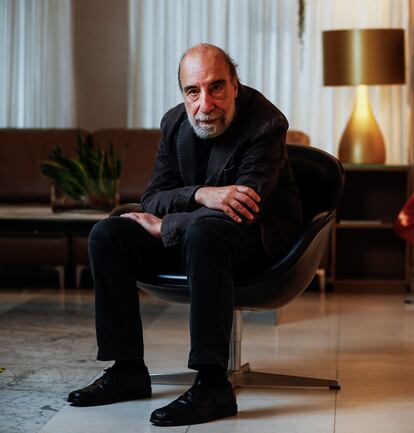 El poeta chileno Raúl Zurita, en el hotel preciados de Madrid