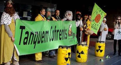 Protesta ecologista contra la central nuclear de Cofrentes.