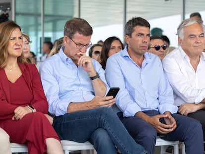 Desde la izquierda, María José Catalá, alcaldesa de Valencia; Alberto Núñez Feijóo, líder del PP; Carlos Mazón, candidato a la presidencia de la Generalitat de Valencia, y Esteban González Pons, eurodiputado, este martes en Valencia.