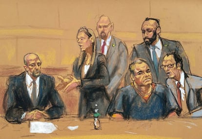 &#039;El Chapo&#039; con sus abogados y un int&eacute;rprete en el juzgado de Nueva York.