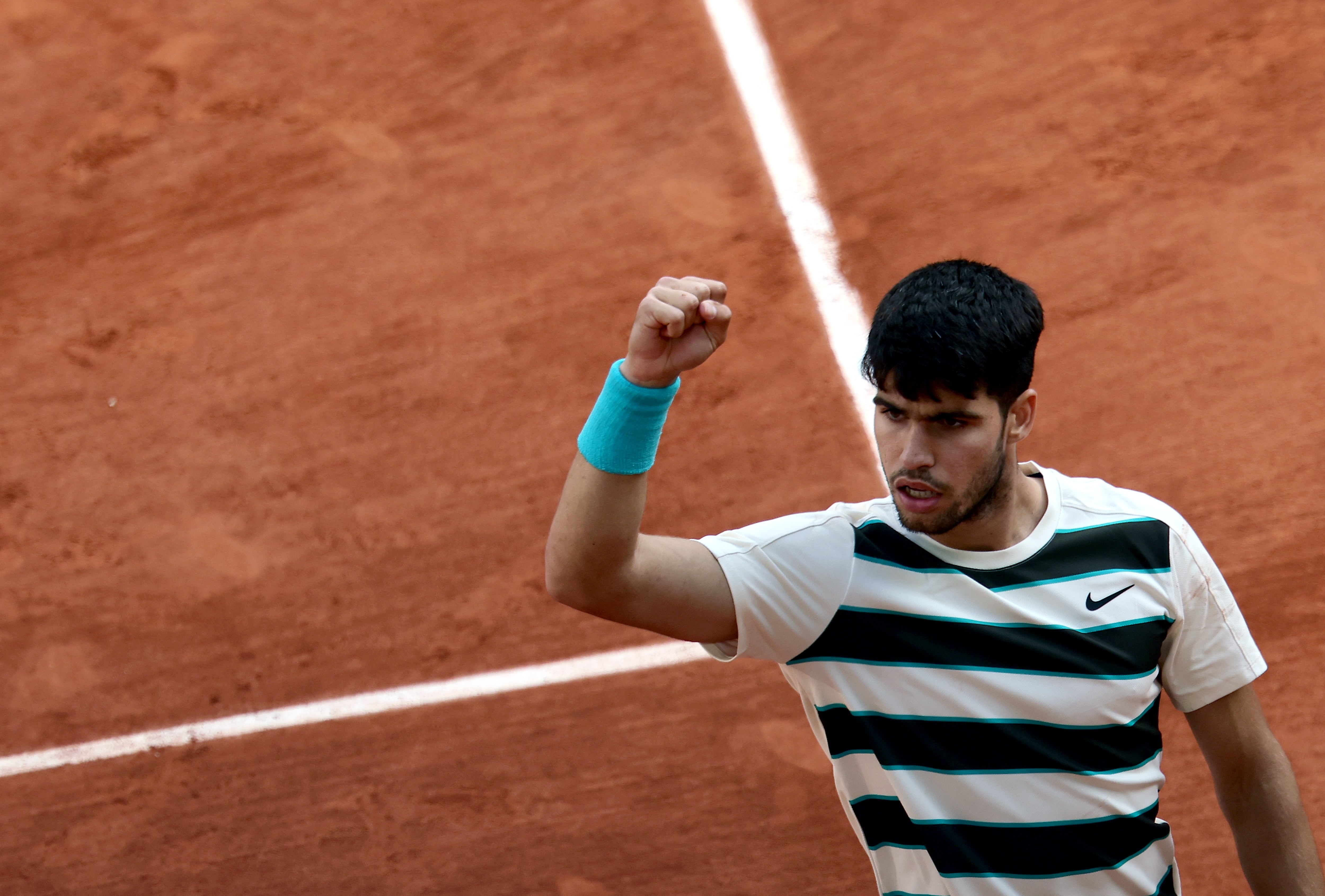Sinner - Alcaraz, la final de Roland Garros en directo | Alcaraz gana el cuarto set en el ‘tie-break’ (7-6(3) y fuerza el quinto