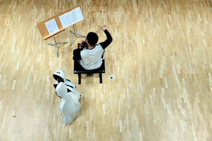 Sheku Kanneh-Mason rehearses at the National Auditorium in Madrid, where he performed last March.