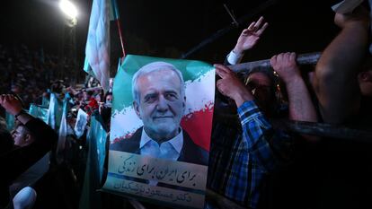 Acto de cierre de campaña del candidato reformista a las elecciones de Irán, el 3 de julio de 2024, en Teherán.