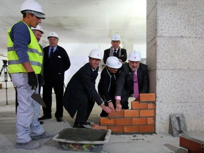 Un momento del acto oficial de comienzo de las obras de remodelación del instituto. 