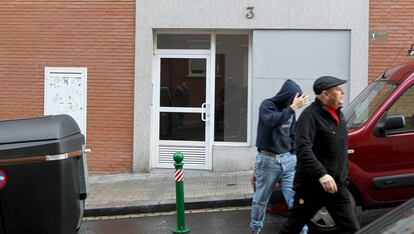 Portal en el que fueron encontradas la madre y la niña de nueve años que murió intoxicada. 