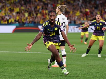 Linda Caicedo celebra después de anotar un gol de su equipo contra Alemania en 2023.