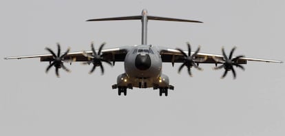 Un avión de transporte militar A400M, que se ensambla en la factoría de Sevilla.