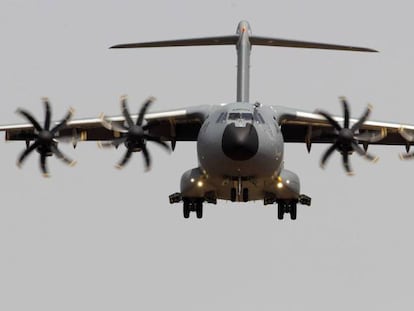 Un avión de transporte militar A400M, que se ensambla en la factoría de Sevilla.