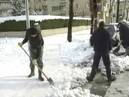 Vitoria intenta volver a la normalidad tras el paso del temporal de nieve