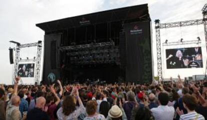 La cantante Patti Smith, poetisa y rockera a partes iguales, en el escenario Heineken del Primavera Sound (2015)