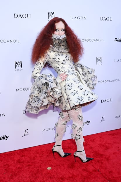 La teatalidad se extiende a la alfombra roja, como en esta aparición en abril en The Daily Front Row's Ninth Annual Fashion Los Angeles Awards, celebrados en The Beverly Hills Hotel.