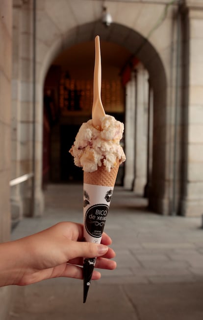 Helado de tarta de queso de Bico de Xeado en La Plaza Mayor.