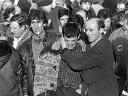 Entierro en el pueblo burgalés de San Millán de Lara de las seis víctimas asesinadas por Juan Medina Gordillo, apodado 'El Francés'.