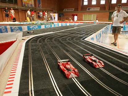 Entrenamiento de la prueba de <i>scalextric</i> que se celebra en el polideportivo Villafontana de Móstoles.