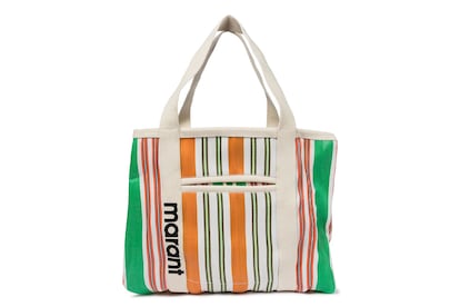 Tamaño XL y rayas ultracoloridas convierten este bolso de Isabel Marant en una opción perfecta para los largos días de playa.