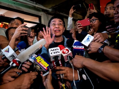 La periodista María Ressa, en una declaración a los medios tras acudir a los juzgados de Manila, en febrero de 2019.