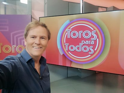 Enrique Romero, en el estudio de grabación de Toros para todos.