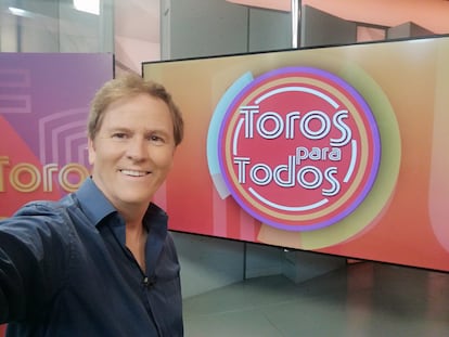 Enrique Romero, en el estudio de grabación de Toros para todos.