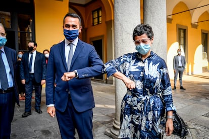 Italian Foreign Minister Luigi Di Maio (l) and Spanish Foreign Minister Arancha Gonzalez Laya greet each other in Milan.