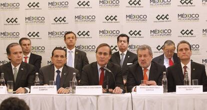 El jefe de la patronal mexicana, Juan Pablo Castañón, este miércoles, escoltado por los líderes de organizaciones sectoriales.