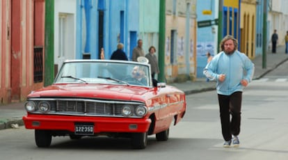 Gary Piquer (en el coche) y Jouko Ahola, en <i>Mal día para pescar.</i>