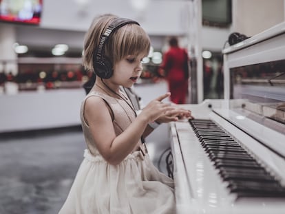 La música, en la primera etapa de la vida, es esencial, ya que los beneficios no solo se centran en el desarrollo de la inteligencia musical.