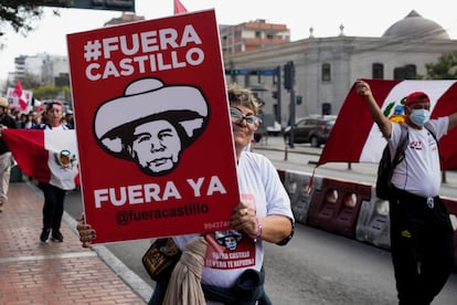 Manifestación contra el Gobierno de Pedro Castillo, el sábado en Lima.