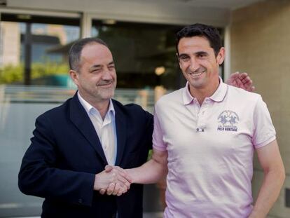 Manolo Jiménez y Agapito Iglesias a su llegada a las oficinas del club 