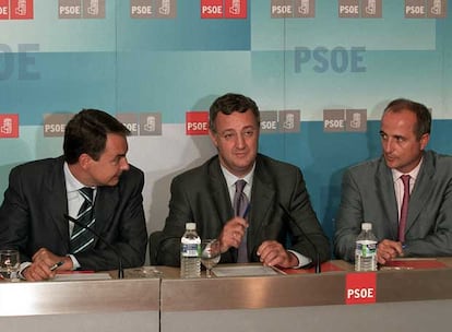 José Luis Rodríguez Zapatero, Jesús Caldera y Miguel Sebastián, en una reunión de 2003.