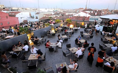 La terraza de las Escuelas P&iacute;as, en Lavapi&eacute;s.