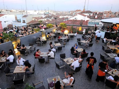 La terraza de las Escuelas P&iacute;as, en Lavapi&eacute;s.