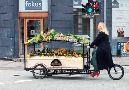 Bededamerne, un servicio funerario en bicicleta en Copenhague.