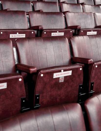 Imagen del palco de Old Trafford, con los asientos para los invitados de Fergusson y Mourinho.