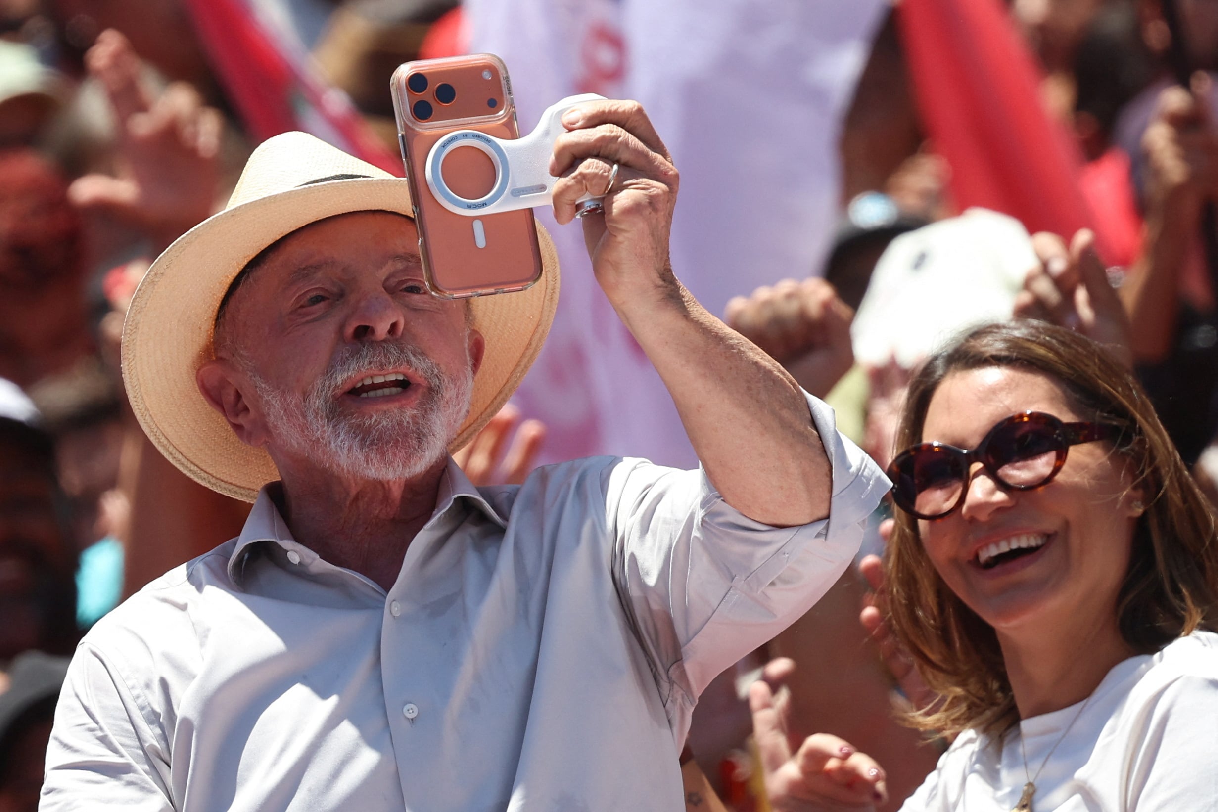 Lula ya tiene ¡su primer celular! y abraza el videoselfie