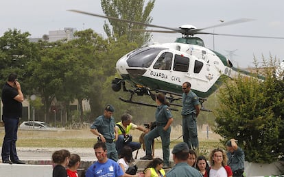 En el simulacro se han utilizado 25 vehículos asistenciales de emergencias sanitarias, entre Unidades de Soporte Vital Básico y Avanzado, un camión de catástrofes, unidades de bomberos, un hospital de campaña y tres helicópteros de salvamento.