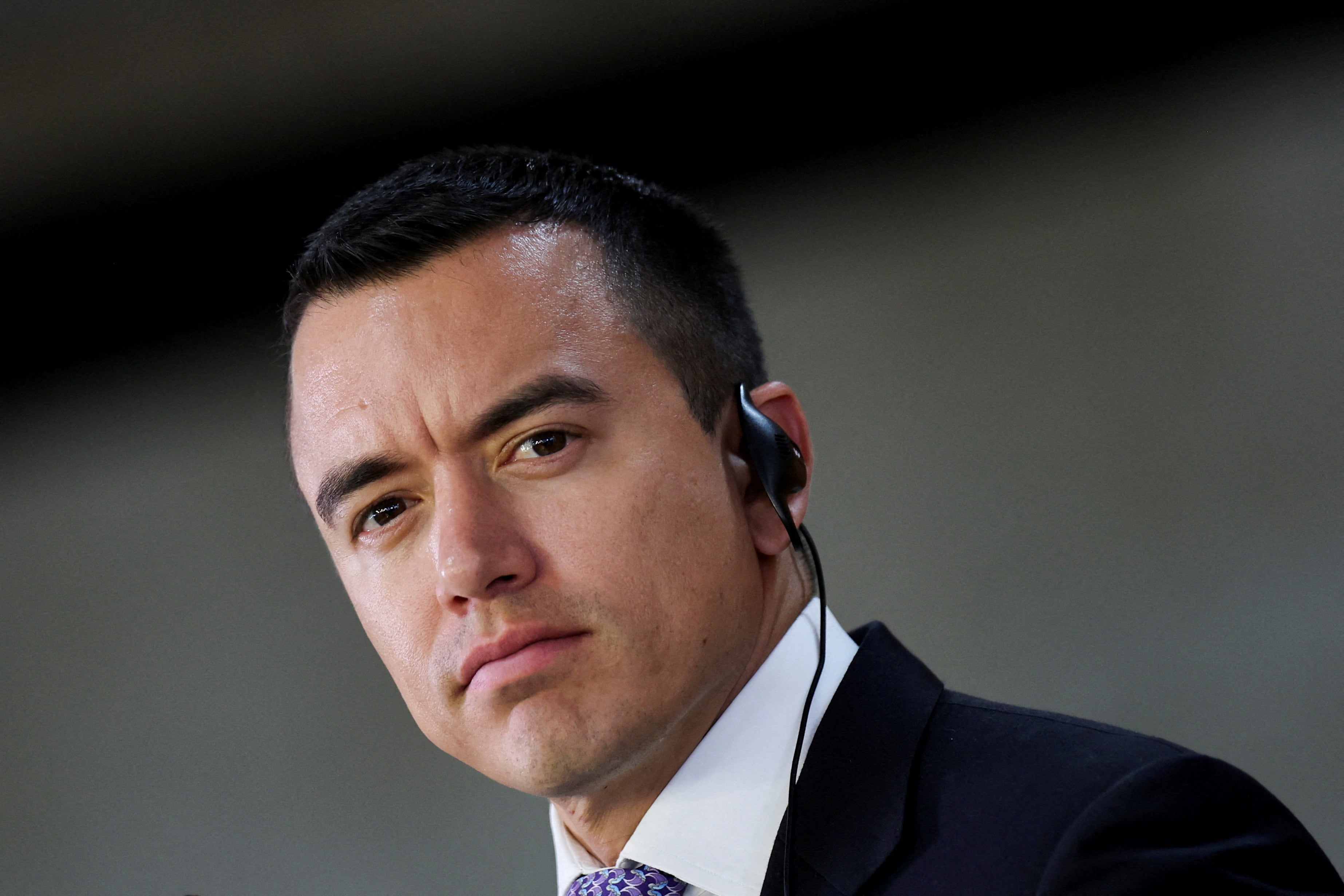 Noboa convoca una polémica consulta popular para una Asamblea constituyente