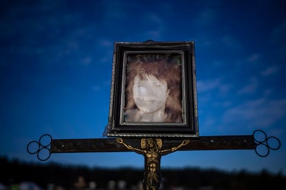 Natalya Ivanivna Savlyukova, de 61 años, enterrada el 3 de marzo de 2022 en el cementerio de Irpin, a las afueras de Kiev. Natalya padecía un cáncer terminal, sin embargo nadie sabe cual fue el motivo exacto de su muerte.