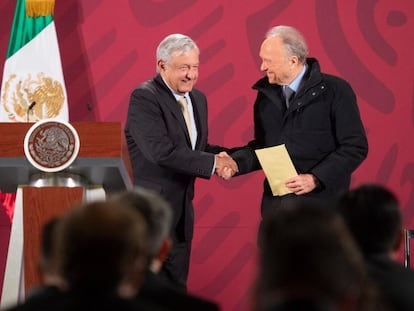 El presidente López Obrador y Alejandro Gertz Manero, durante una conferencia de prensa, en febrero de 2020.