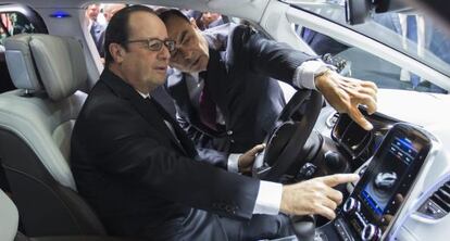 El presidente franc&eacute;s, Fran&ccedil;ois Hollande,este viernes en el sal&oacute;n de Paris.