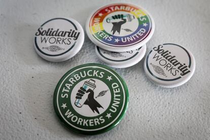Buttons showing support for a Starbucks Union